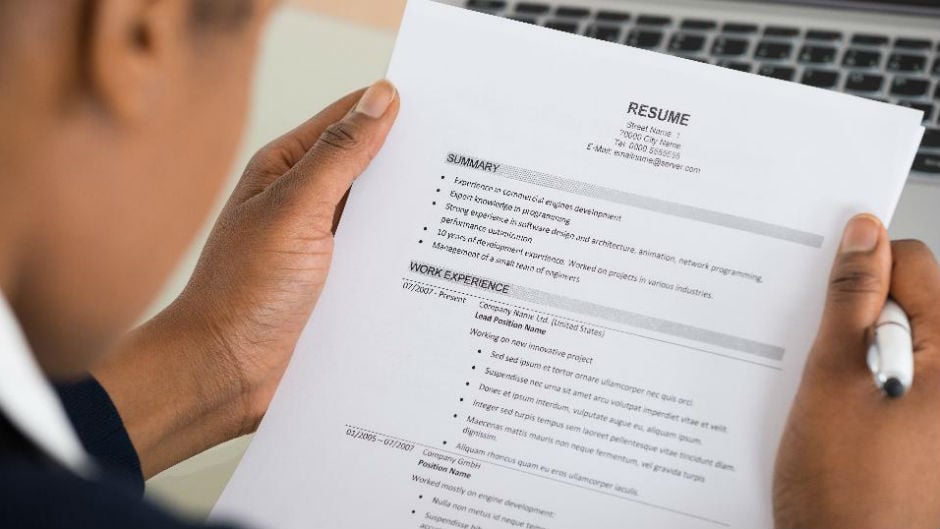 Capa da matéria Passar por diferentes áreas e empresas mancha o currículo? Conversamos com recrutadores para entender!