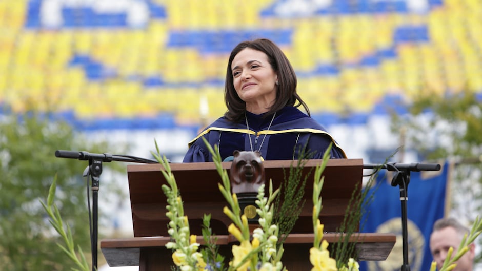 Capa da matéria ‘São os dias difíceis que determinarão quem você é’: leia o emocionante discurso de formatura de Sheryl Sandberg