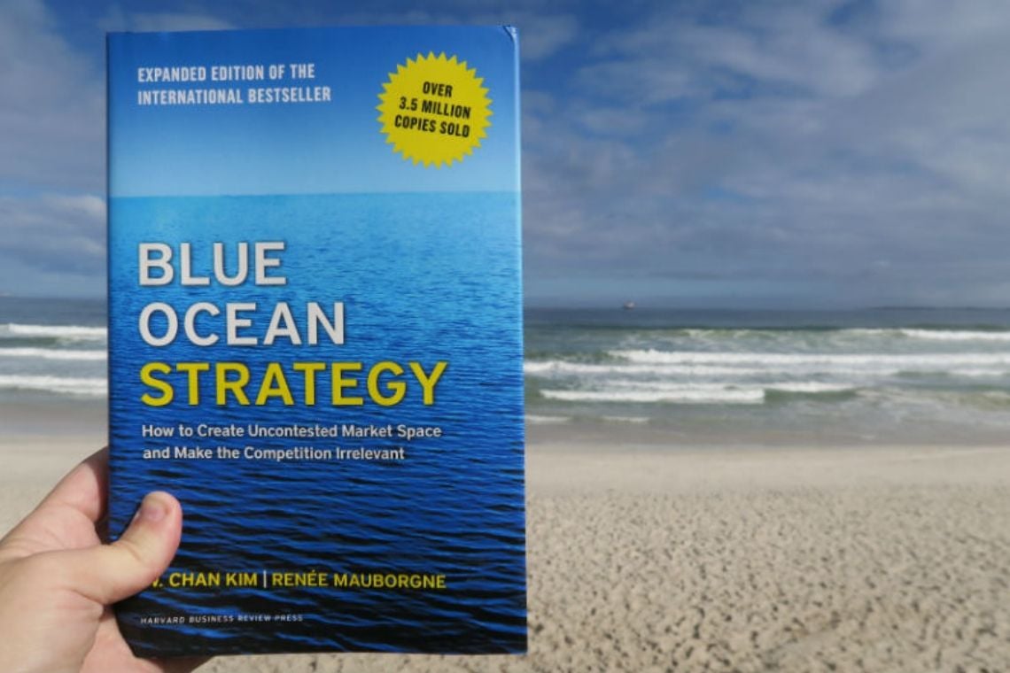Capa da matéria Blue Ocean ou Oceano Azul: conheça a estratégia utilizada pela Uber, Apple e YouTube