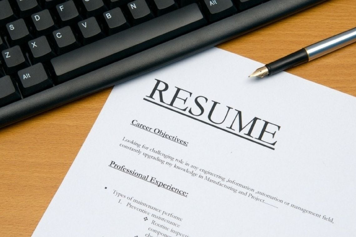 Capa da matéria Como descrever o objetivo profissional no currículo (e o que o recrutador realmente quer saber)