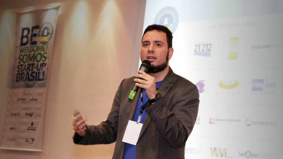 Vitor Andrade do Startup Brasil palestrando