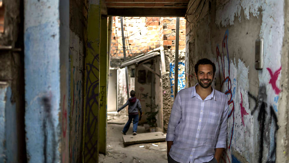 fernando assad fundador do programa vivenda na favela