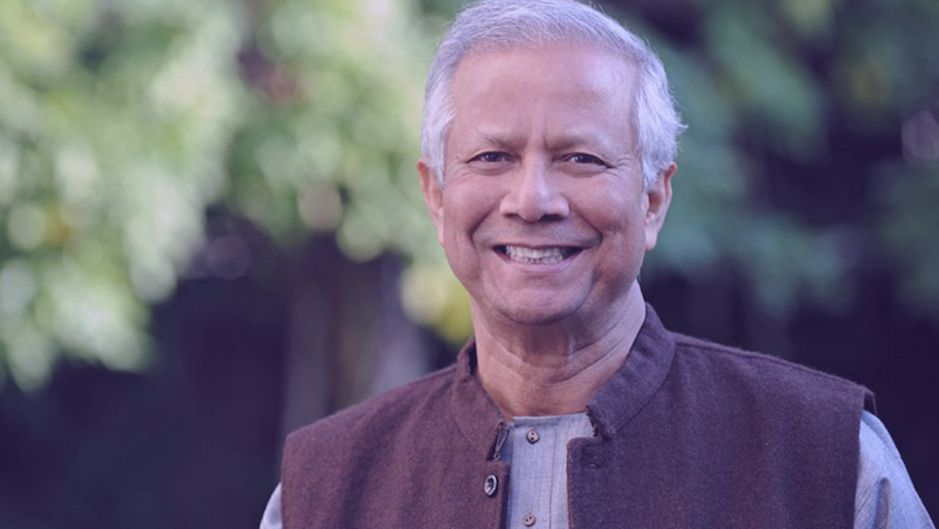 Muhammad Yunus sorrindo