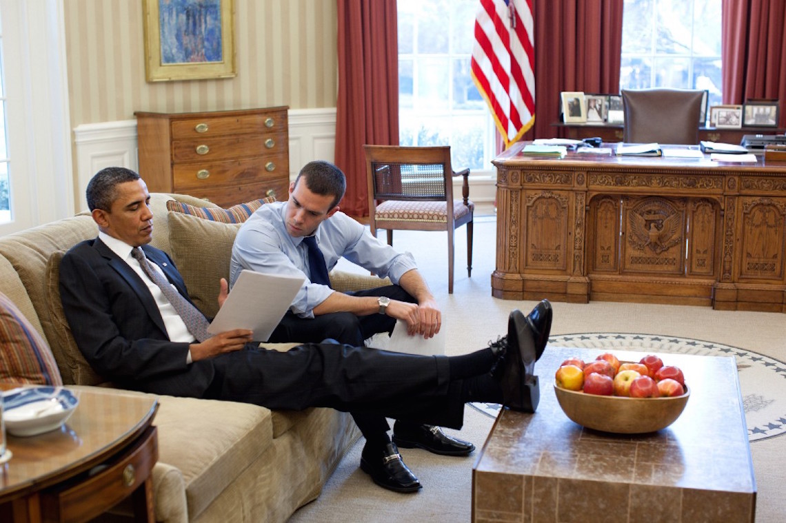 Barack Obama e Jon Favreau, seu redator de discursos que compartilha dicas de storytelling