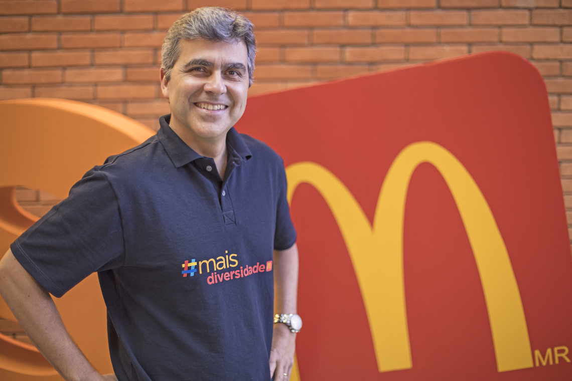 Retrato de Marcelo Nóbrega, diretor de RH do McDonald's na América Latina, empresa administrada pelo Arcos Dorados