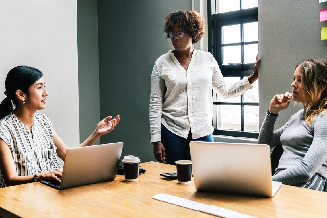 5 a&ccedil;&otilde;es efetivas para promover lideran&ccedil;a feminina, segundo estudo