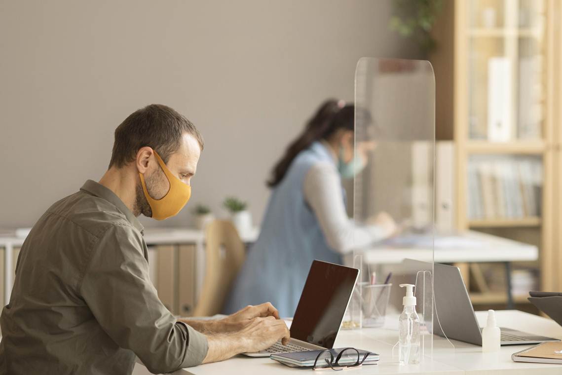 De volta ao trabalho presencial: cuidados para garantir a seguran&ccedil;a